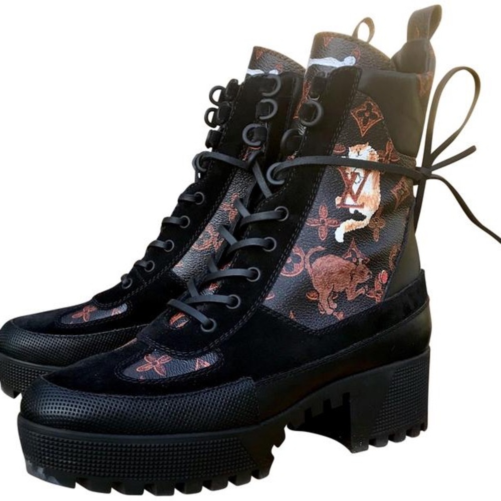 Louis Vuitton RARE Catogram Limited Edition Desert Boots Size 40 (VERY RARE!!)
